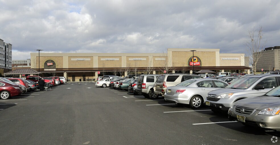 More Photos Of 204-234 Springfield Ave, Newark Unknown For Lease