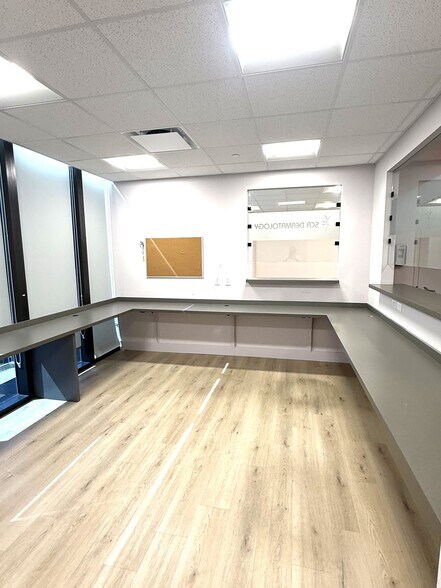 More Photos Of 601 N Federal Hwy, Hallandale Beach Office For Lease