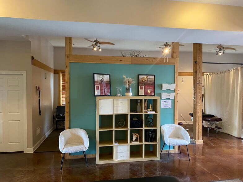 More Photos Of 350 SW Greenwich Dr, Lee's Summit Storefront Retail Office For Sale