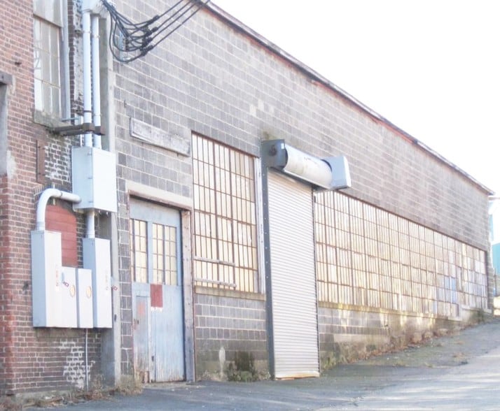 More Photos Of 32 Oak Hill Ln, Fitchburg Warehouse For Sale