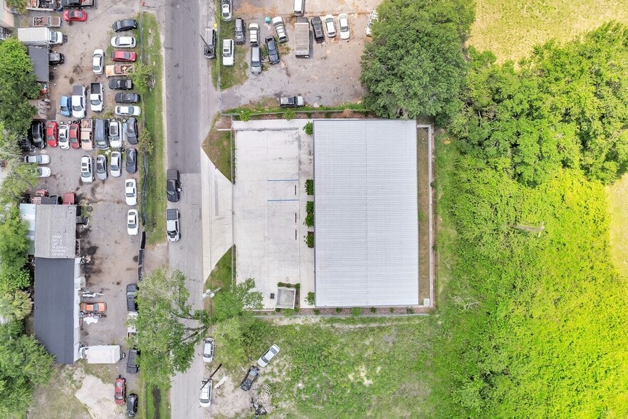 More Photos Of 560 Barry St, Orlando Warehouse For Sale