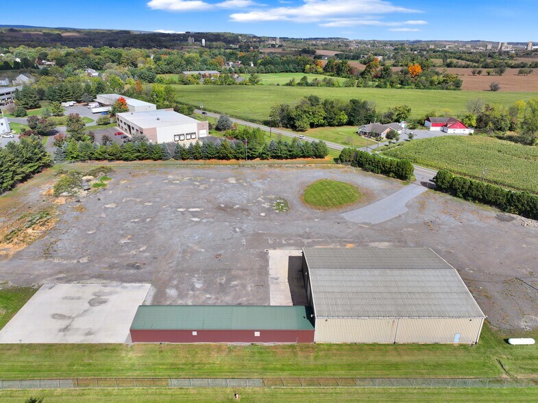 More Photos Of 585 Daniels Rd, Nazareth Manufacturing For Lease