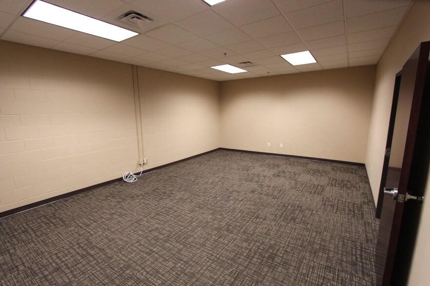 More Photos Of 1327-1331 Hwy 2 W, Kalispell Office For Lease