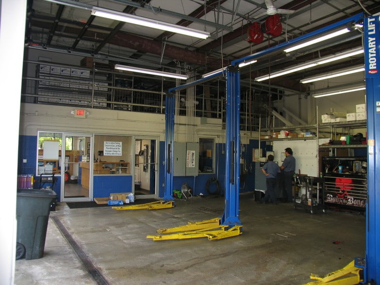 More Photos Of 540 N Main St, Alpharetta Auto Repair For Sale