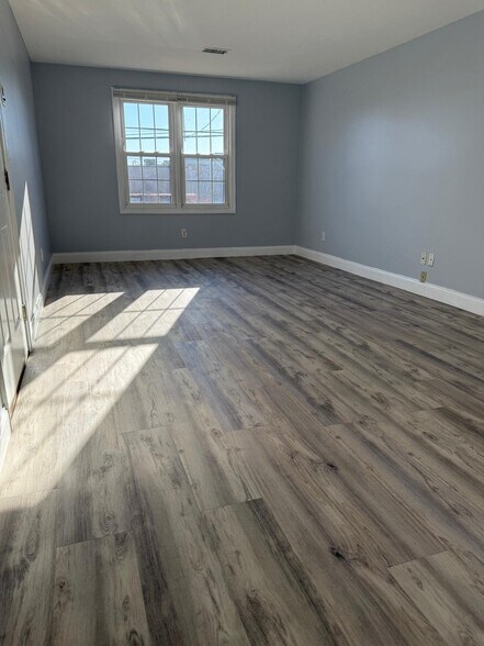 More Photos Of 10-26 Saratoga Ave, Pawtucket Apartments For Sale