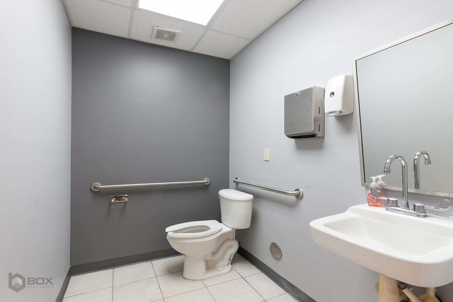 More Photos Of 2050 N University Dr, Sunrise Freestanding For Lease