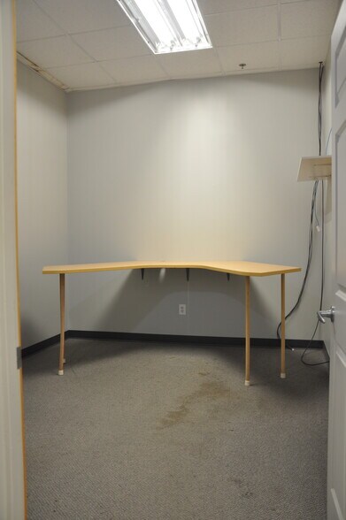 More Photos Of 609-621 Locust St, Monticello Storefront For Lease