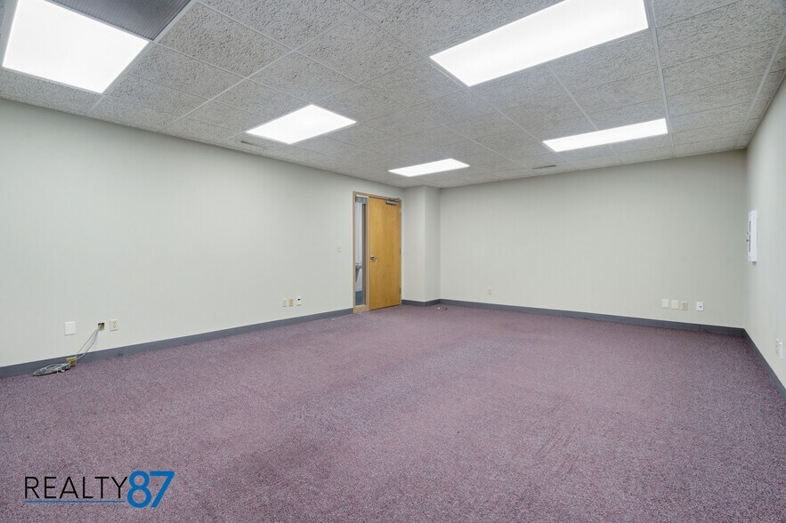 More Photos Of 3100 E Ave NW, Cedar Rapids Office For Lease