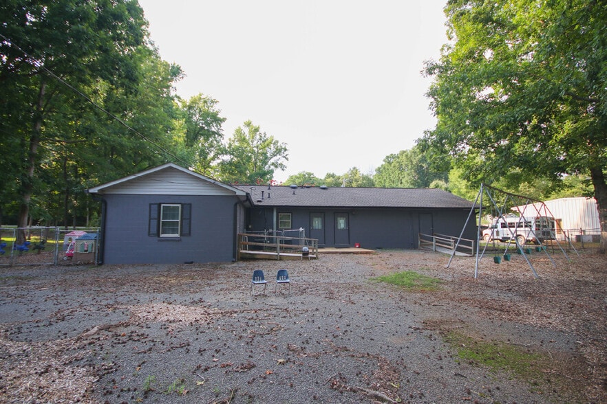 More Photos Of 816 Congress St N, York Daycare Center For Sale