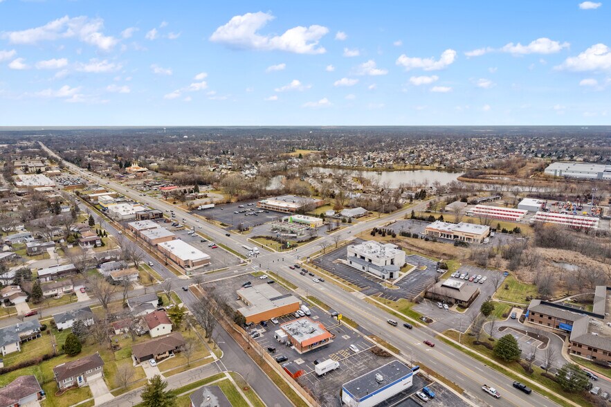 More Photos Of 1300 Irving Park Rd, Streamwood General Retail For Sale