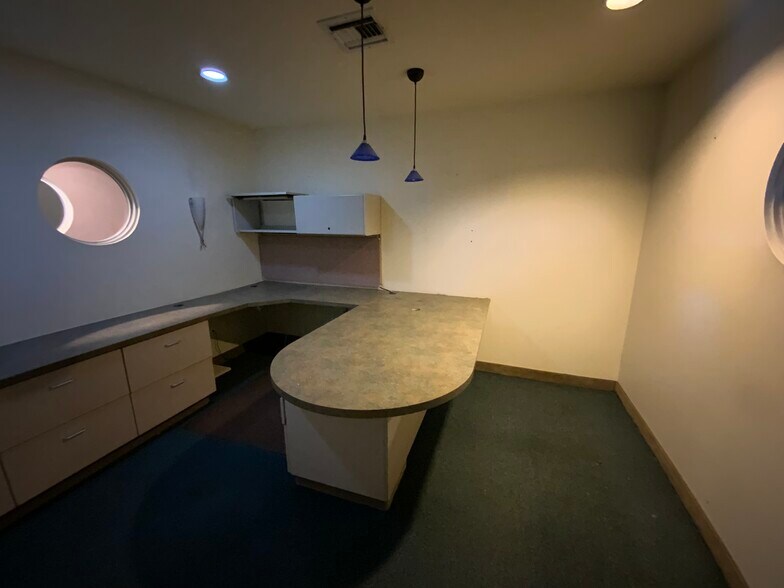 More Photos Of 3036 E Russell Rd, Las Vegas Office For Sale