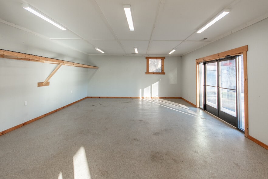 More Photos Of 535 W Main St, Franklin Specialty For Sale