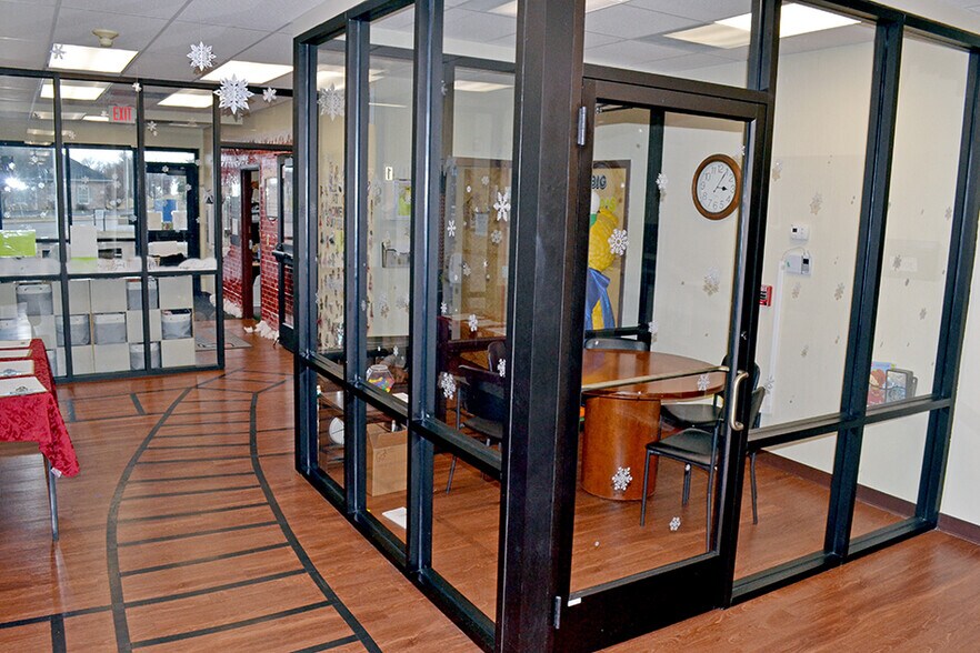 More Photos Of 2413 Corporate Ctr, Granite City General Retail For Sale