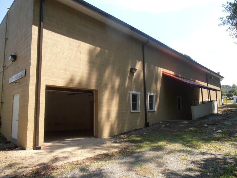 More Photos Of 204 S Wausau Rd, Middleburg General Retail For Sale
