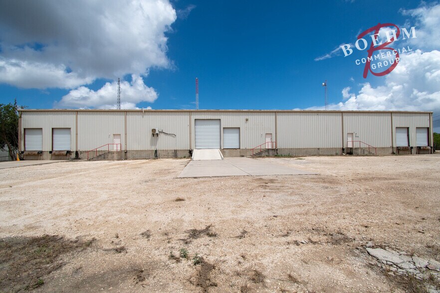 More Photos Of 995 Industrial Blvd, Del Rio Distribution For Sale