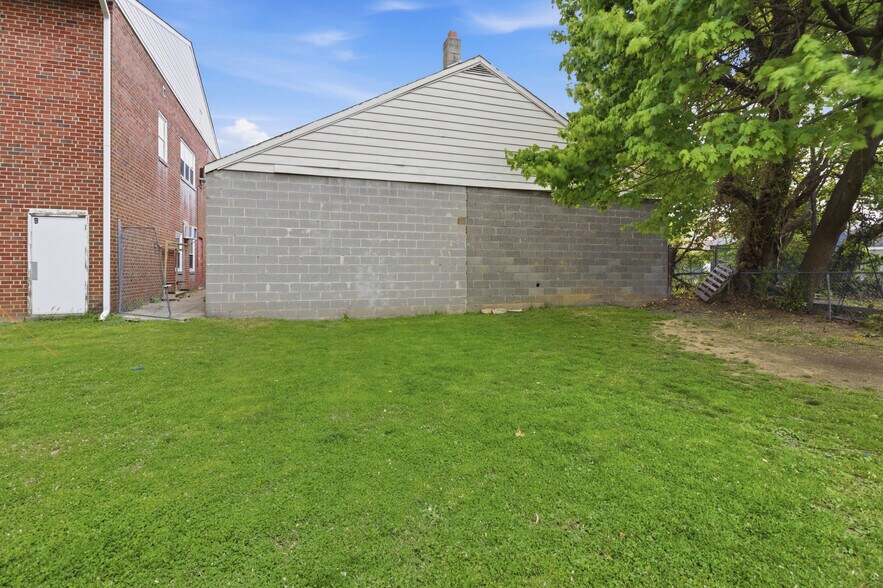 More Photos Of 238 Clifton Ave, Collingdale Light Distribution For Sale