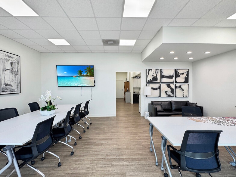 More Photos Of 901 E Main St, Yukon General Retail For Lease