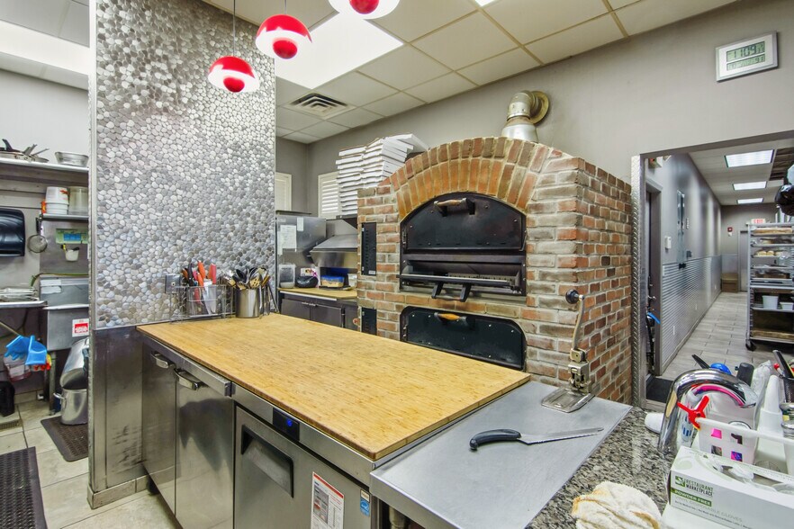 More Photos Of 7 Honey Springs Loop, Brumley Service Station For Sale