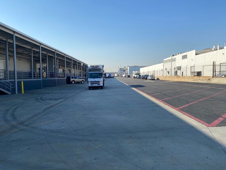 More Photos Of 6100 Sheila St, Commerce Refrigeration Cold Storage For Lease