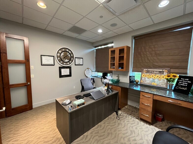 More Photos Of 625 6th Ave S, Saint Petersburg Medical For Lease