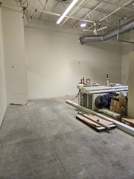 More Photos Of 1180 Devin Dr, Norton Shores Manufacturing For Lease