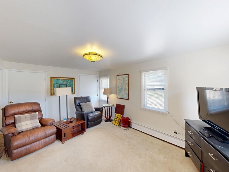 More Photos Of 6990 W Lake Rd, Fairview Restaurant For Sale