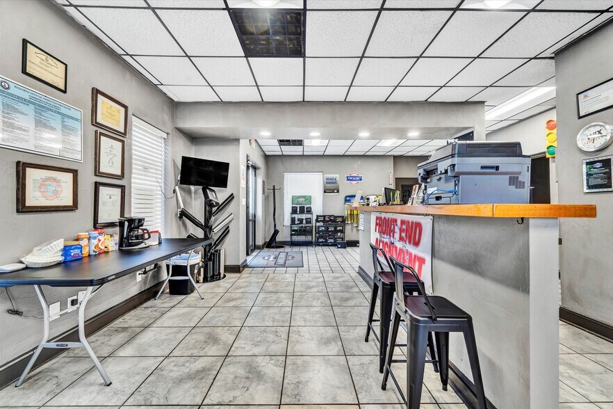 More Photos Of 1474 Peters Creek Rd NW, Roanoke Auto Repair For Sale