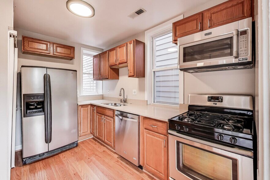 More Photos Of 212 Elm St NW, Washington Apartments For Sale