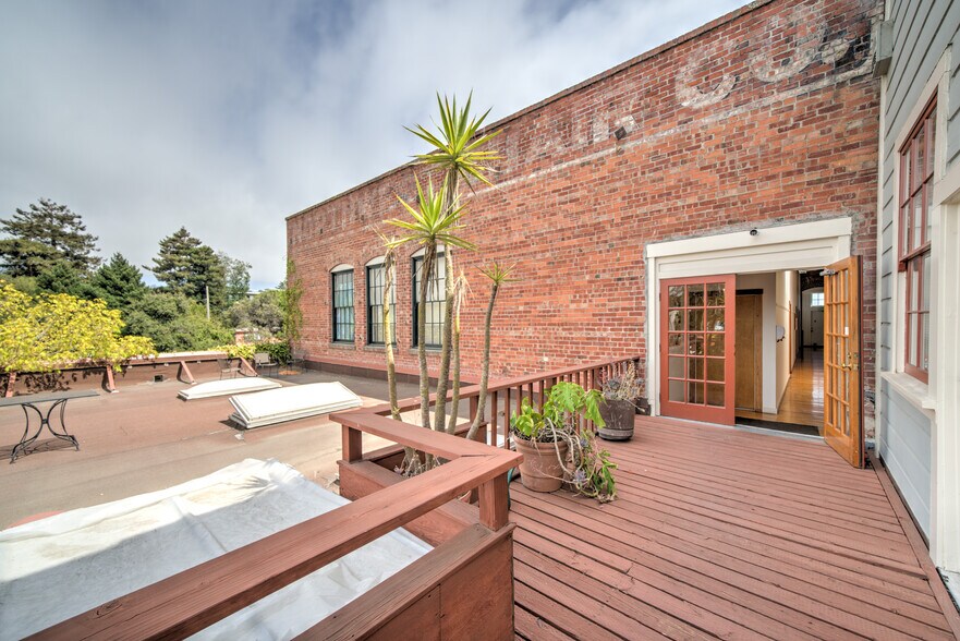 More Photos Of 1250 Addison St, Berkeley Light Distribution For Lease