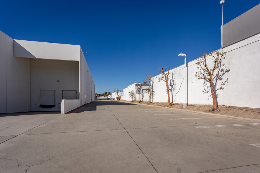More Photos Of 10730 Bell Ct, Rancho Cucamonga Warehouse For Lease