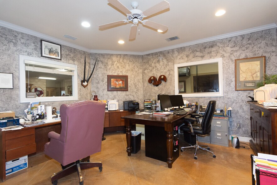 More Photos Of 2520 W Highway 290, Dripping Springs Light Manufacturing For Sale
