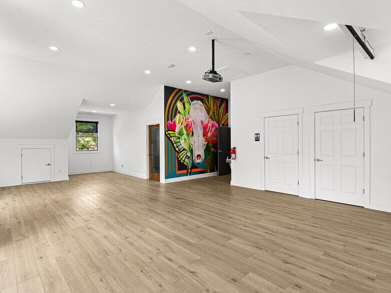 More Photos Of 14 Mimidis Ln, Swannanoa Office For Sale