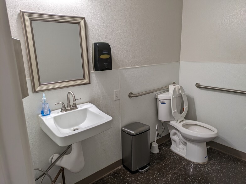 More Photos Of 22039 N 24th Ave, Phoenix Warehouse For Lease