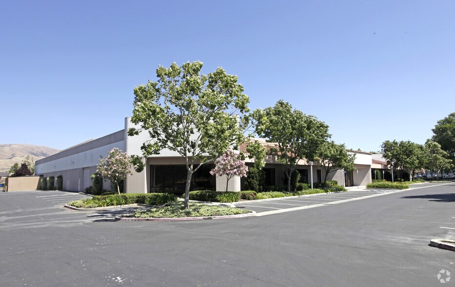 More Photos Of 3481-3501 W Warren Ave, Fremont Light Manufacturing For Lease