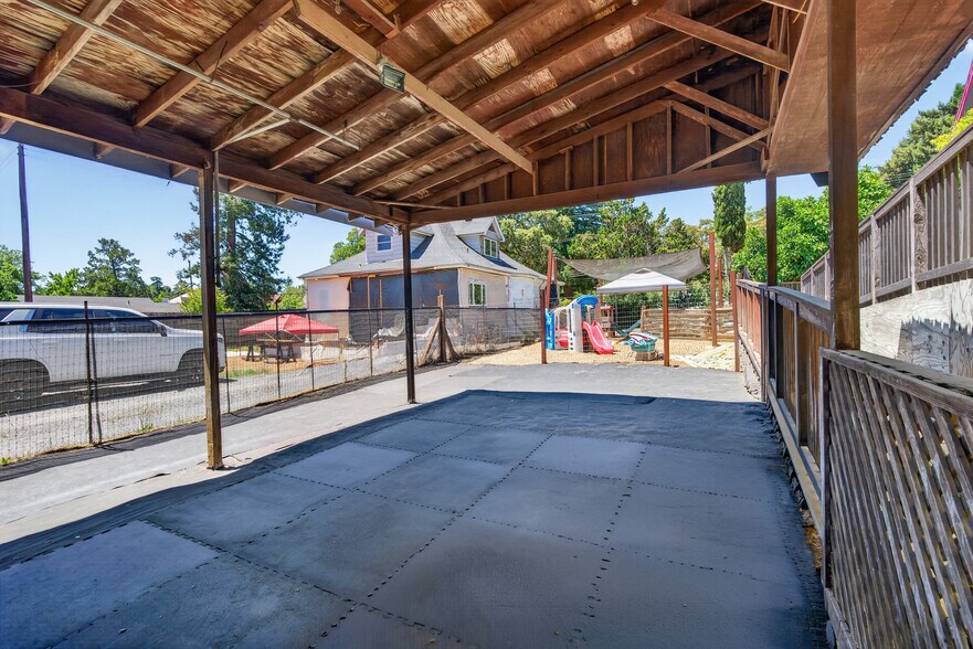 More Photos Of 530 N Cloverdale Blvd, Cloverdale Specialty For Sale