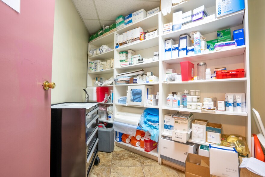 More Photos Of 4946 Florence Ave, Bell Medical For Lease