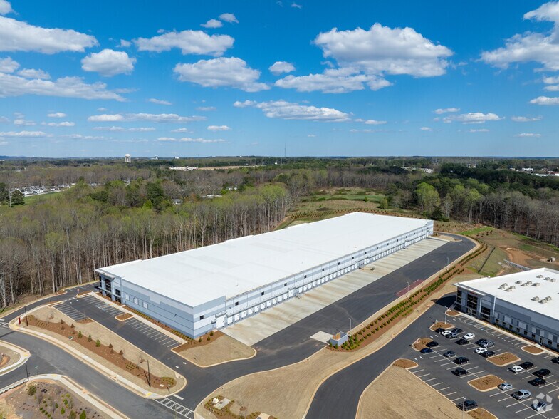 More Photos Of 2755 Forsyth Commerce Way, Cumming Distribution For Lease