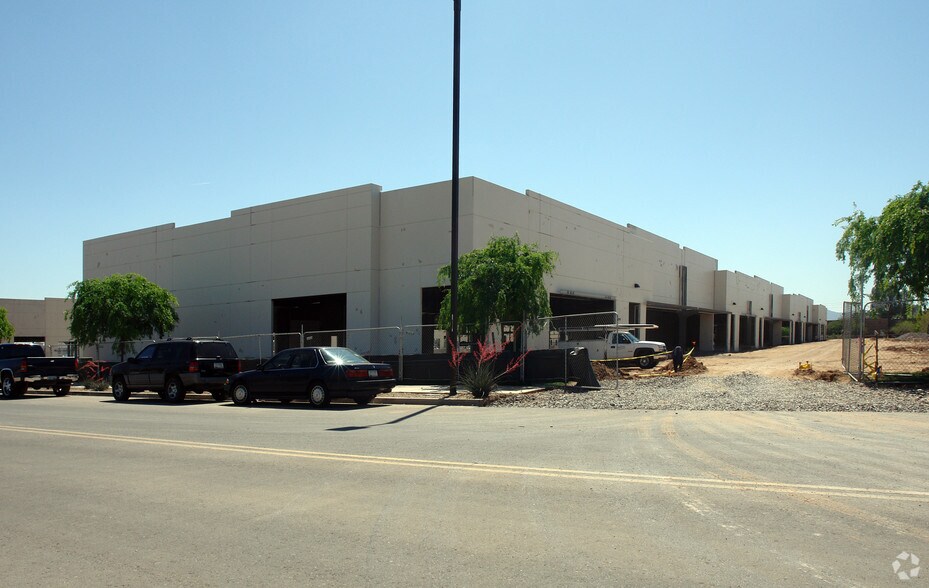 More Photos Of 13765 W Auto Dr, Goodyear Distribution For Lease