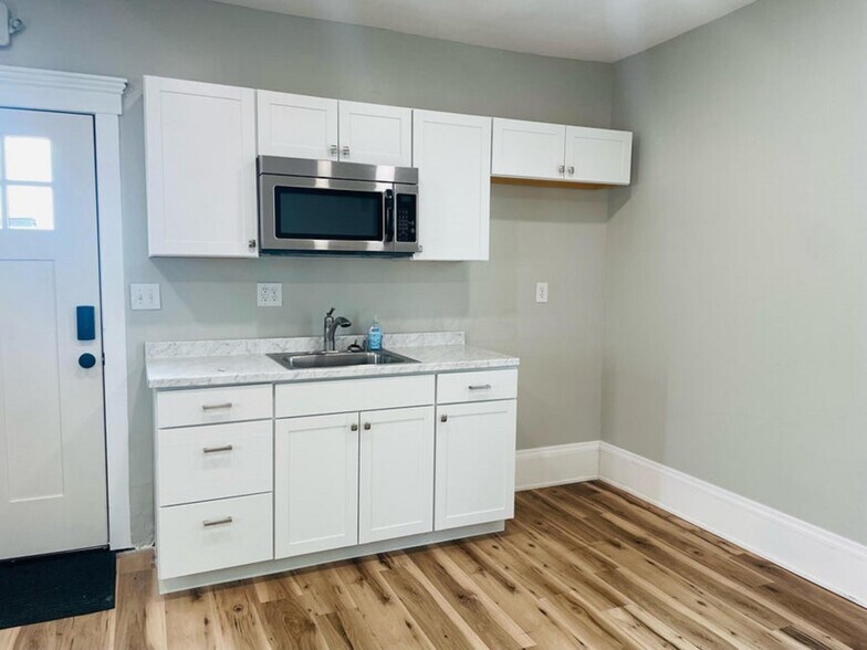 More Photos Of 850 E Main St, Lancaster Storefront Retail Residential For Sale