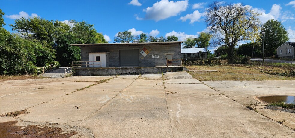 More Photos Of 1005 Richland St, Rock Hill Distribution For Sale