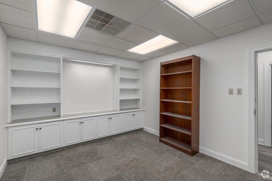 More Photos Of 17 E Market St, York Coworking Space