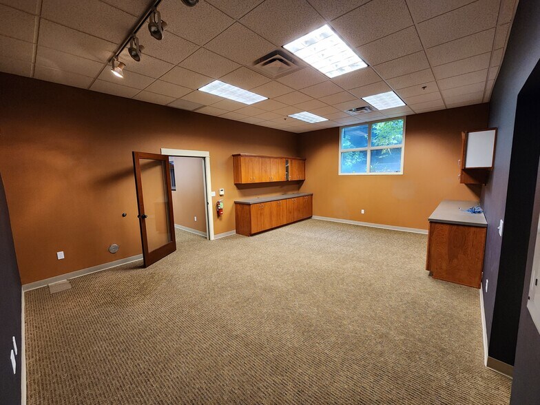 More Photos Of 180 Lithia Way, Ashland Office Residential For Sale