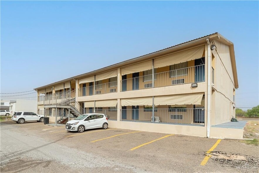 More Photos Of 2418 S Cage Blvd, Pharr Hotel For Sale