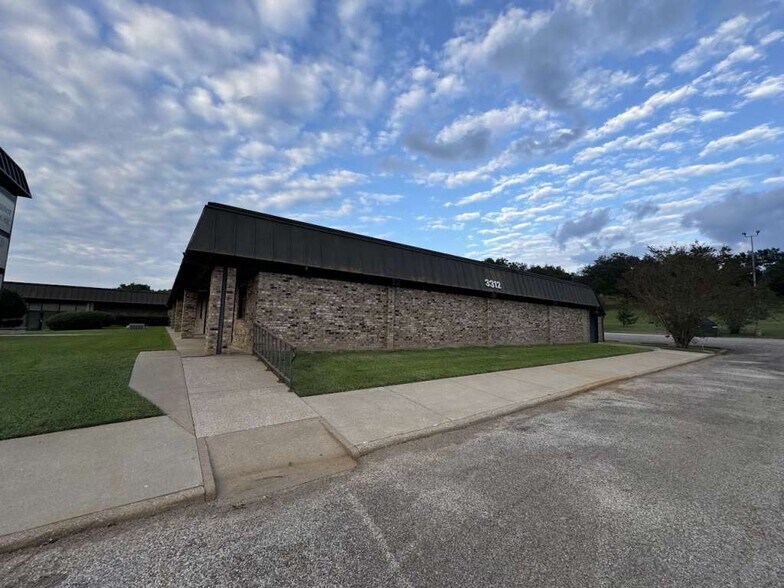 More Photos Of 3312 N University Dr, Nacogdoches Office For Sale