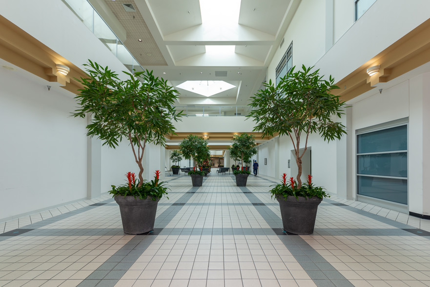 More Photos Of 5200 Mercury Blvd, Hampton Office For Lease