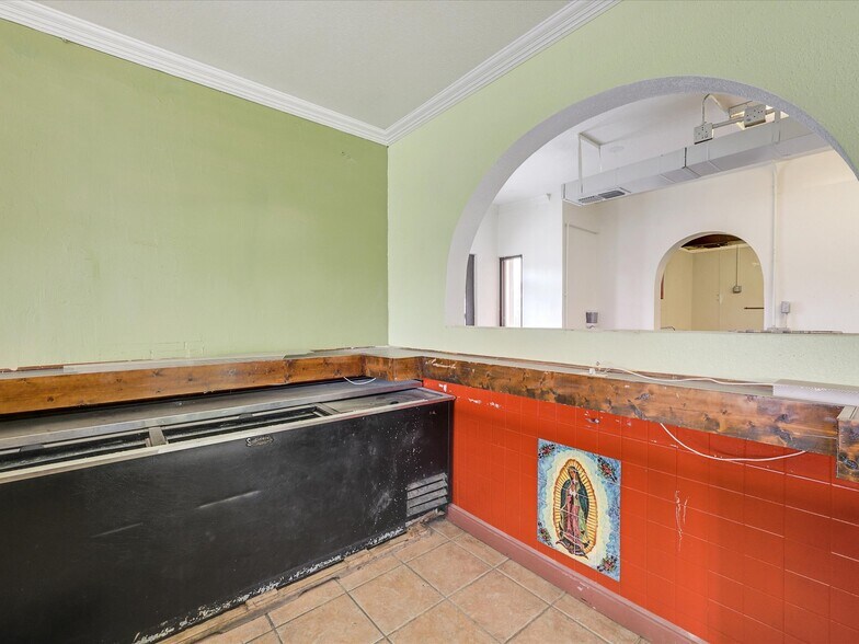 More Photos Of 1201 E Long Ave, Fort Worth General Retail For Sale