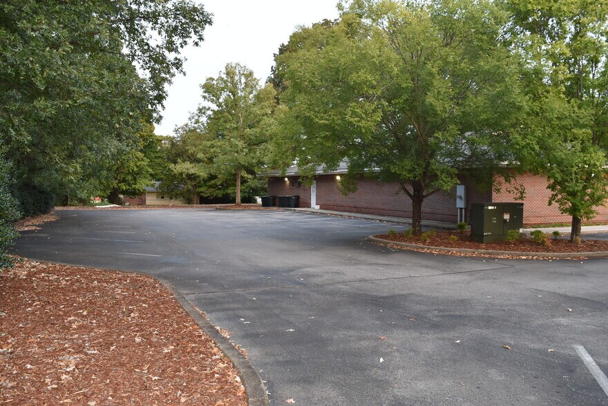 More Photos Of 727 Cox Creek Pky, Florence Healthcare For Sale