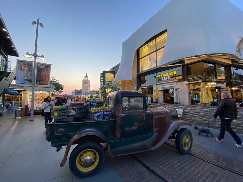 More Photos Of 6333 W 3rd St, Los Angeles Freestanding For Lease
