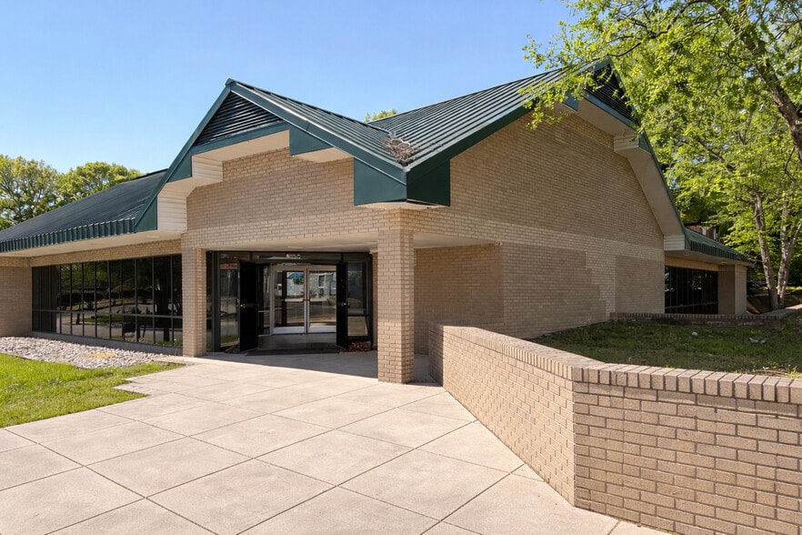 Primary Photo Of 100 W Guilford St, Thomasville Office For Lease