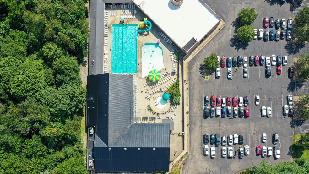 More Photos Of 5133 Darrow Rd, Hudson Health Club For Sale